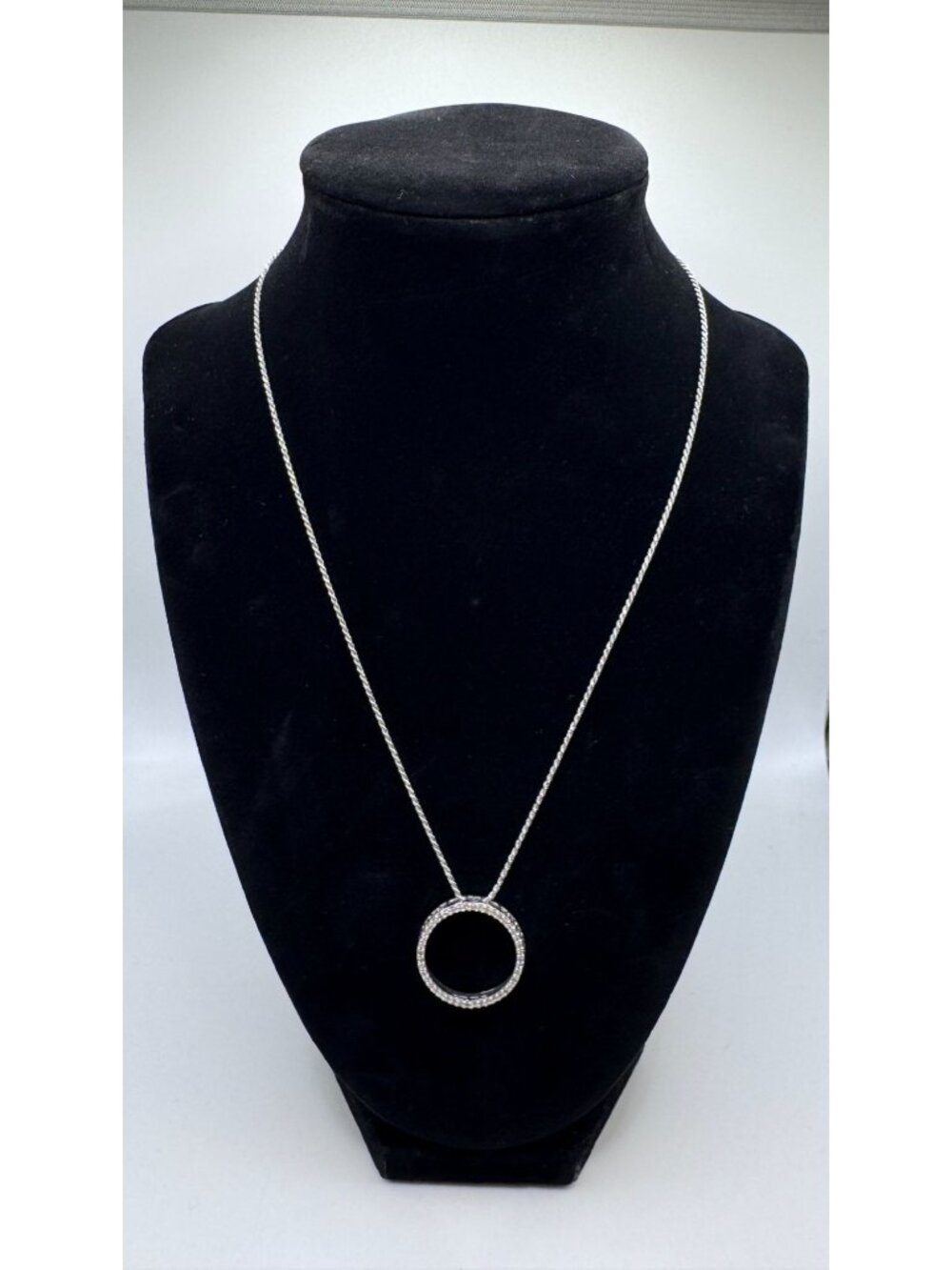 Sterling Silver 925 Circle Pendant Necklace Heart Detailing Chain 18 Inches